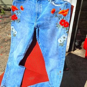 Levi's women's size 34 waist. Embroidered With poppies.